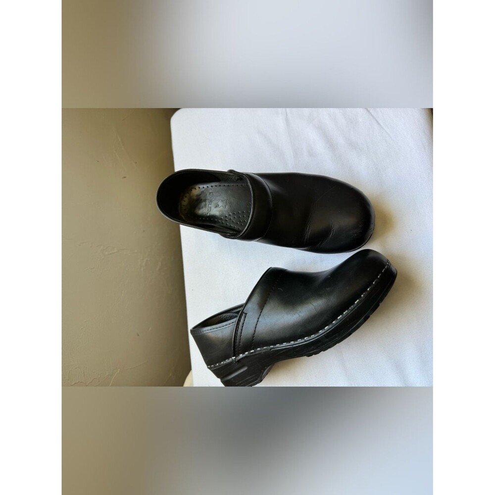 Dansko Professional Slip on Clog in Black Leather. Size 39 USA 8.5-9